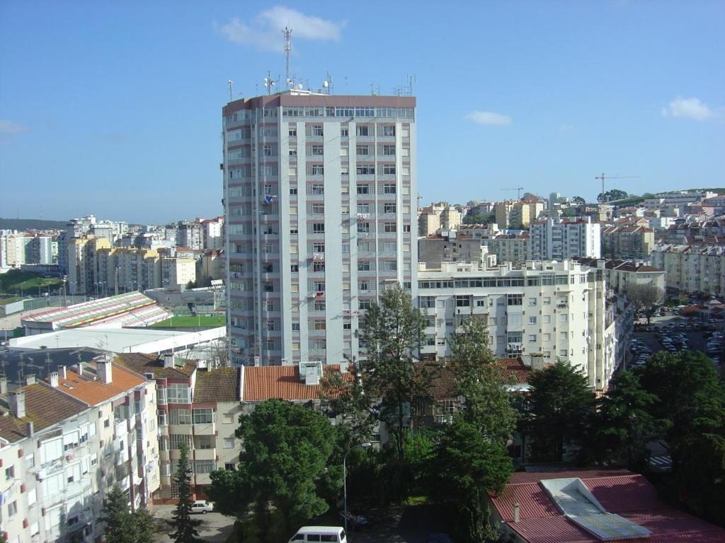 Ferienwohnung In Bed with Lisbon 15E Amadora Exterior foto